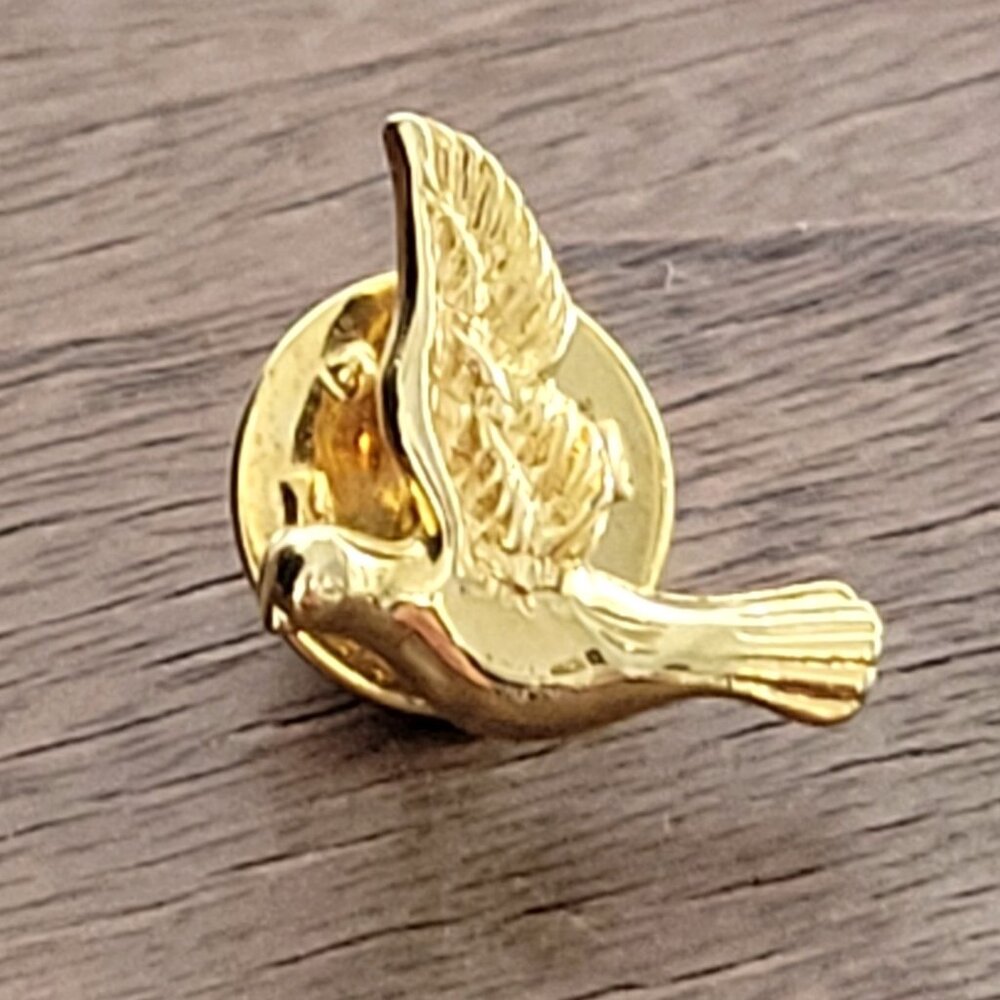 Flying Bird Lapel Pin Tie Tack Hat Pin Butterfly Clasp Shiny Gold Tone